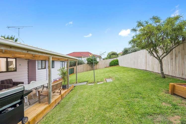 139 Solar Road Glen Eden_15