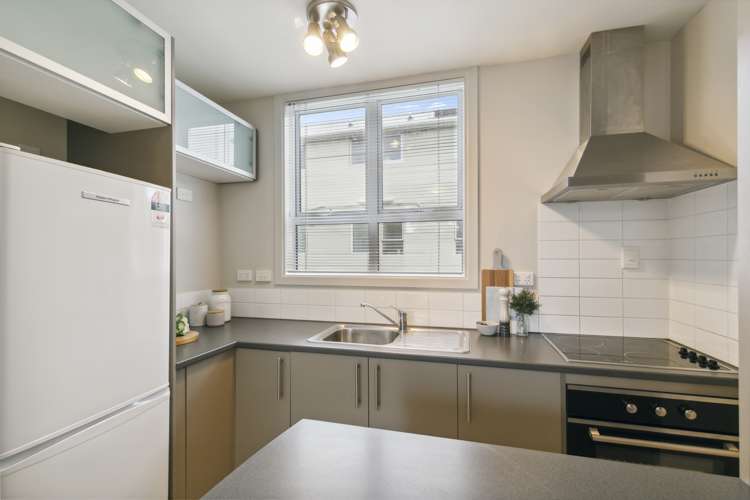 3/127 Queens Drive Lyall Bay_7