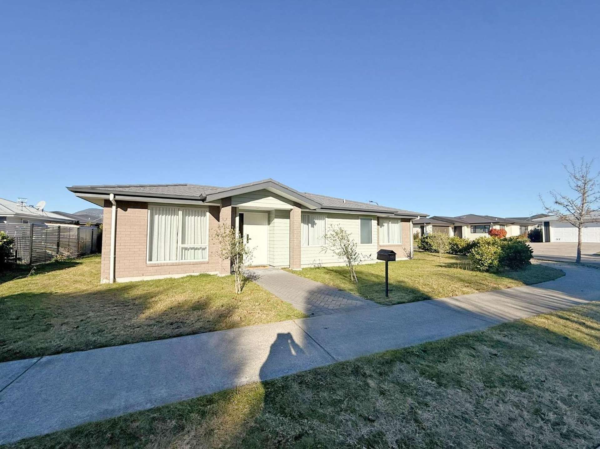 30 Noumea Drive 2772_0