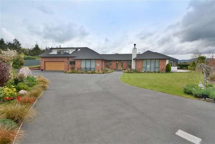 19 Orchard Grove East Taieri_2