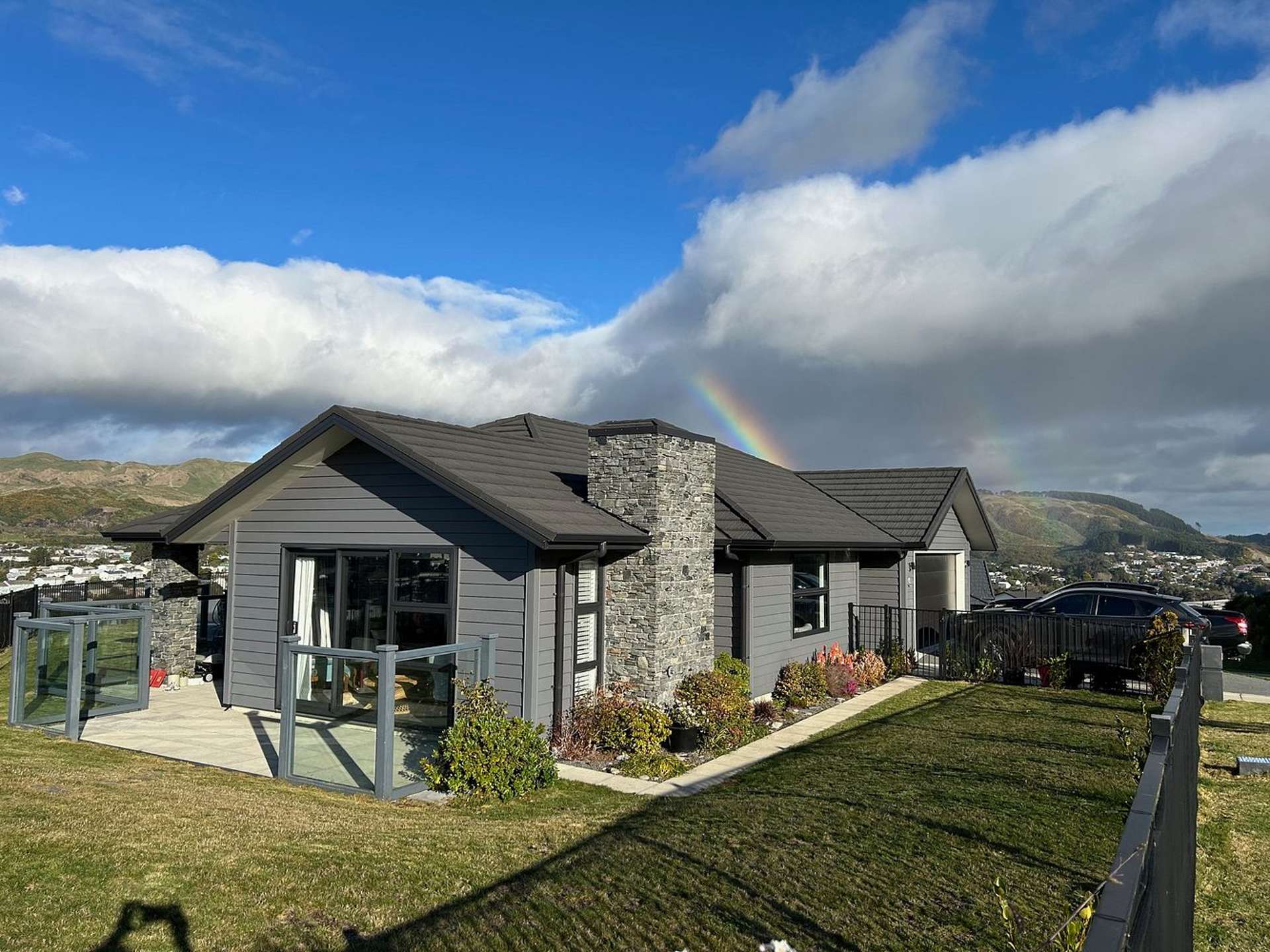 11 Queen Charlotte Drive Aotea Porirua City Houses for Rent One