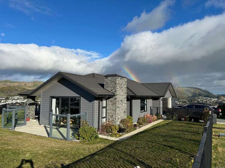 11 Queen Charlotte Drive Aotea Porirua City Houses for Rent One