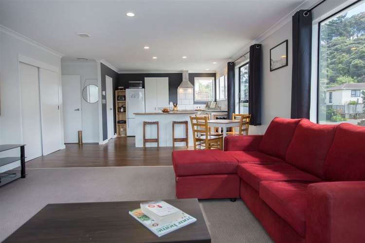 76 Omapere Street Whitby_11