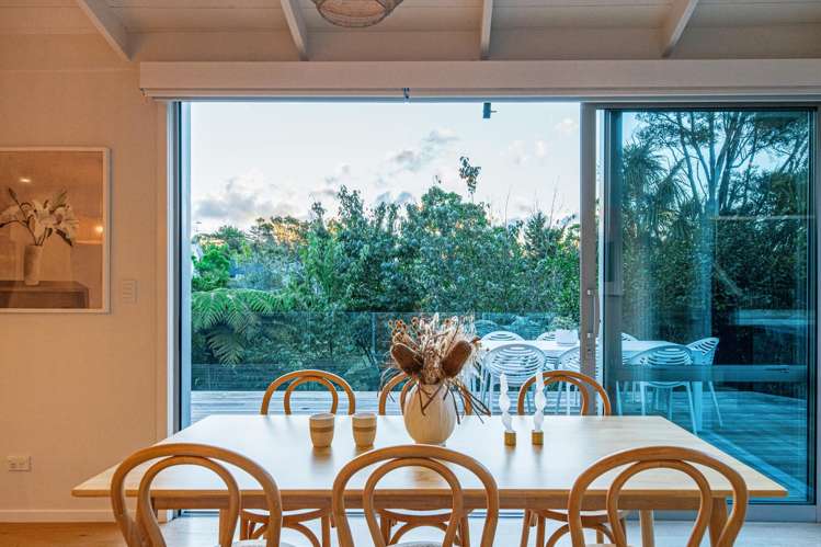 22 Woodfern Crescent Titirangi_8