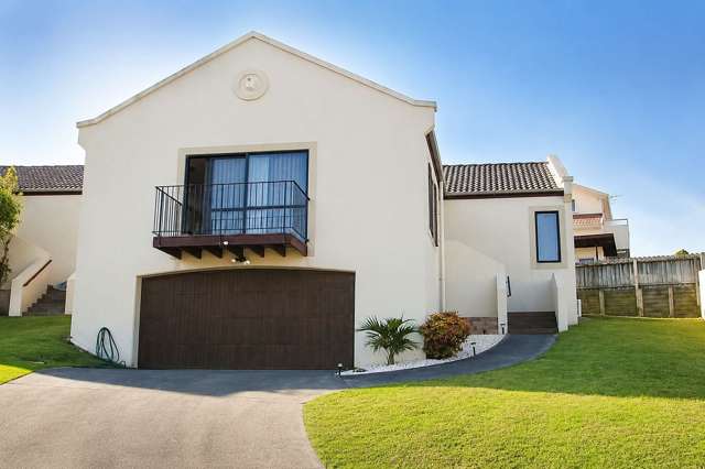 Spacious 3-Bedroom, 2-Bathroom Home with Views
