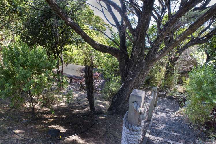 37 Russell Heights Russell_19