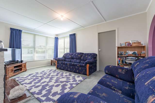 5 Strand Crescent Naenae_1