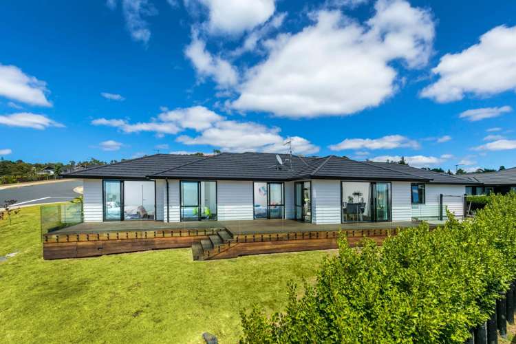 2 Ruth Craig Place Stanmore Bay_5