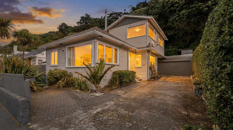 318 Queens Drive Lyall Bay_29