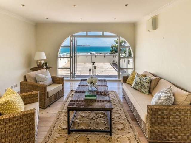 Charming 4BR Home in Plimmerton!