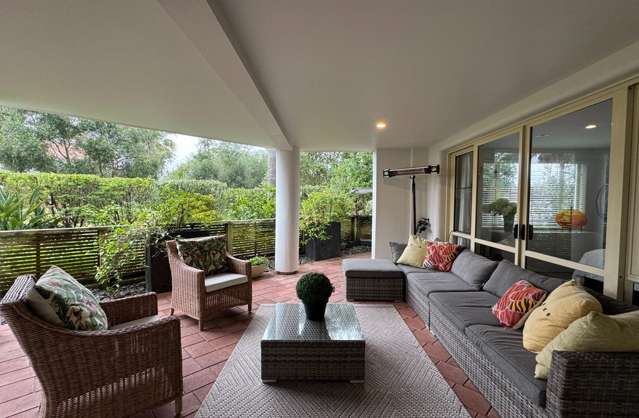 10/25 The Strand Onetangi_1