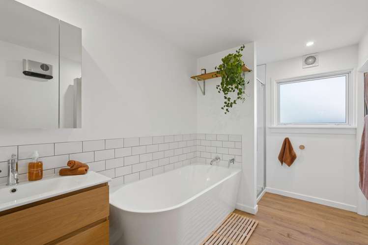 696 Peninsula Road Kelvin Heights_12