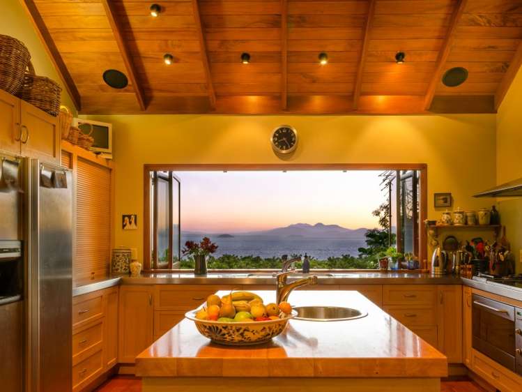 22 Whakamoenga Point Acacia Bay_9