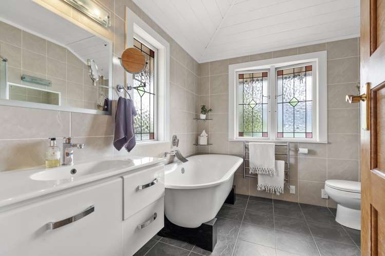 1 Old Lake Road Narrow Neck_14