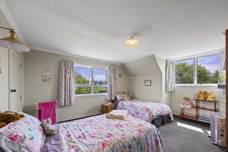 136 Bird Road Stratford_15