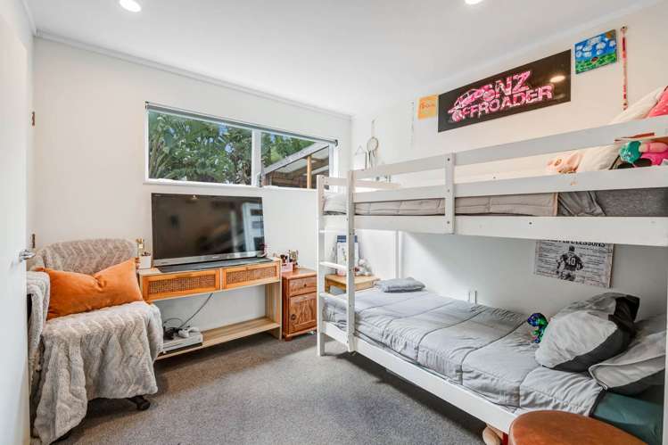 2/33F Springs Road Parakai_11