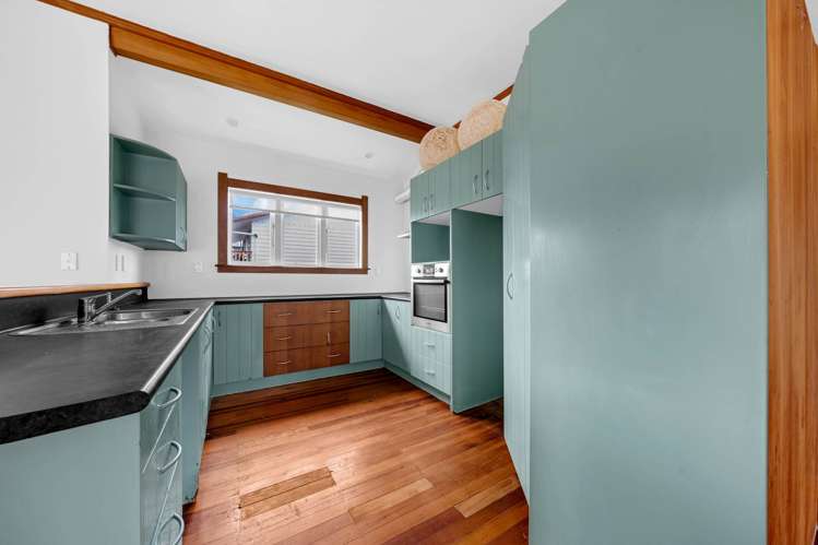 65 Beach Road Pahurehure_13