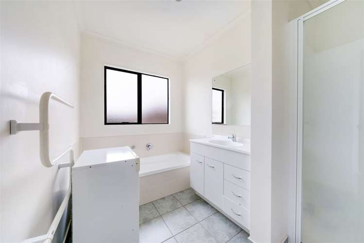 4 Brunswick Rise Mangere_11