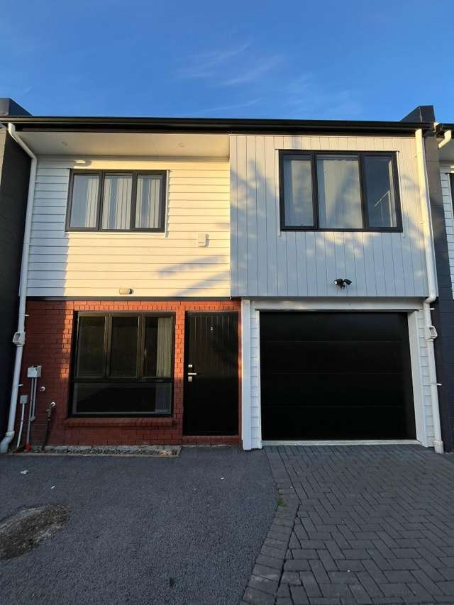 Available For Rent- B/10 Benton Place, Manurewa