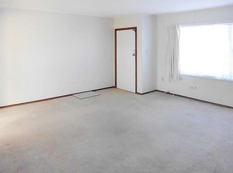 1/3 Merton Crescent 2109_2