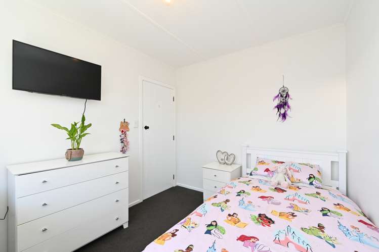 27 Warwick Crescent Taradale_9