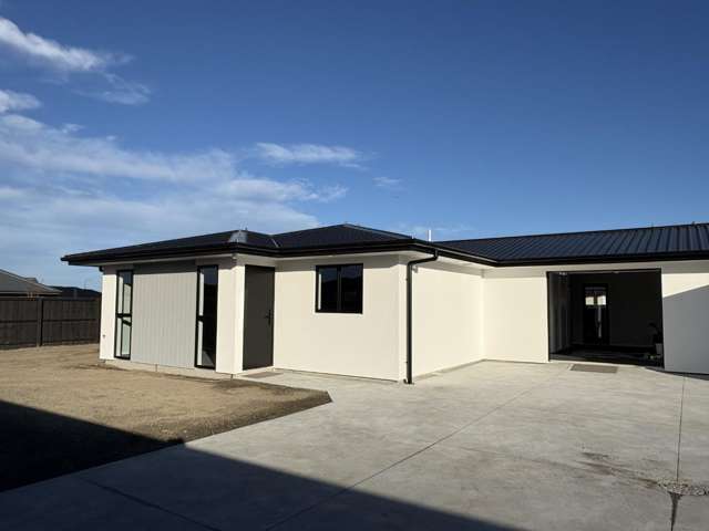 ROLLESTON - 3 BEDROOMS