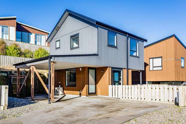 Hilltop Haven - Modern, Standalone & Sun-Soaked!