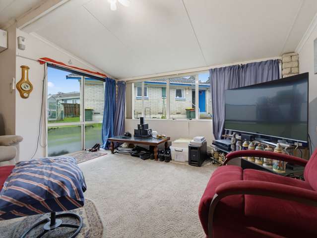 Vendors On The Move! Dual Dwelling Opportunity!