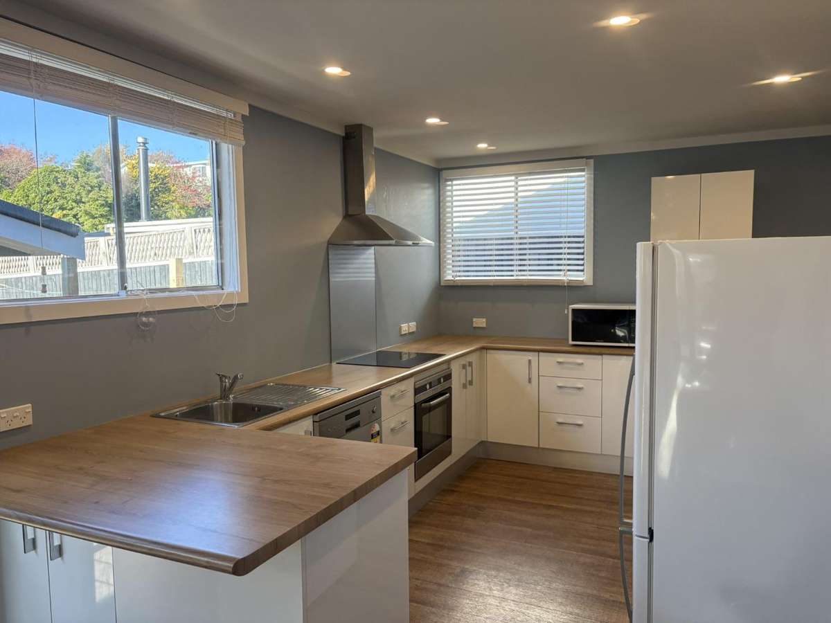 27 Tremaine Avenue, Two Mile Bay 4