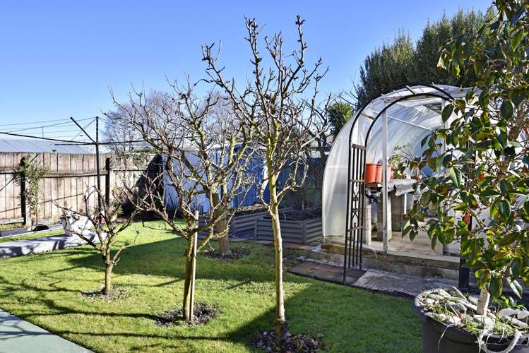 14 Tennyson Crescent Stoke_24