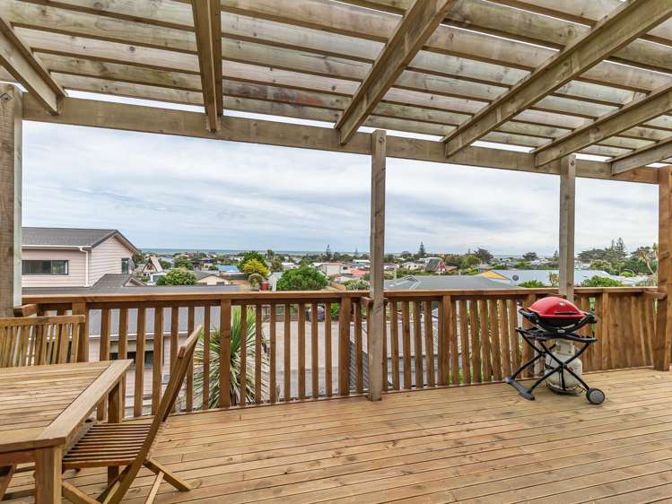 6 Arataki Grove Waitarere Beach_13