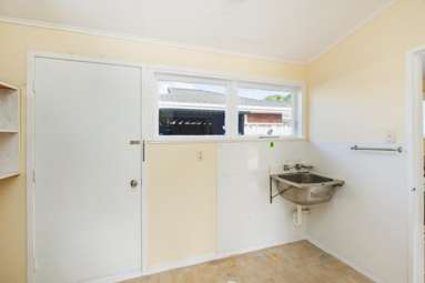15B Churchill Avenue_4