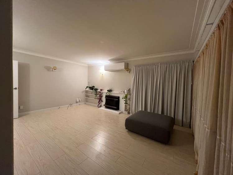 17 Bradbury Road Botany Downs_3