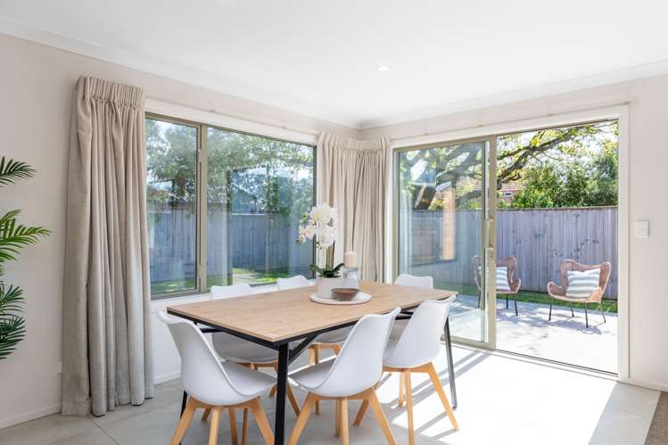 2 Yeats Grove Trentham_11