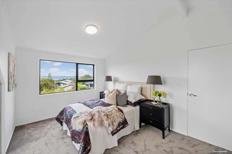 2/126 Beach Road Castor Bay_11