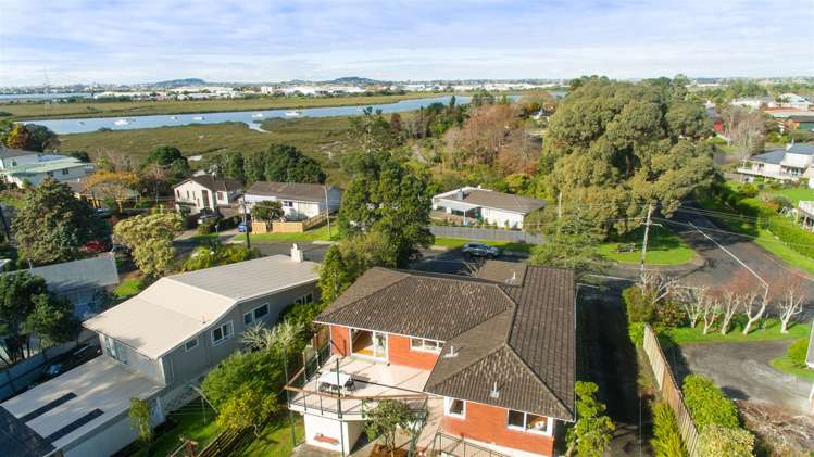 113 Tiroroa Avenue Te Atatu South_17