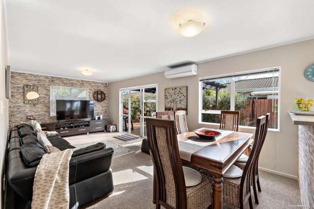 2/1 Caribbean Drive Unsworth Heights_1