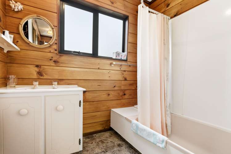 2/10 Pikikotuku Place Kuratau_15