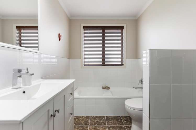 556 Redoubt Road Flat Bush_10