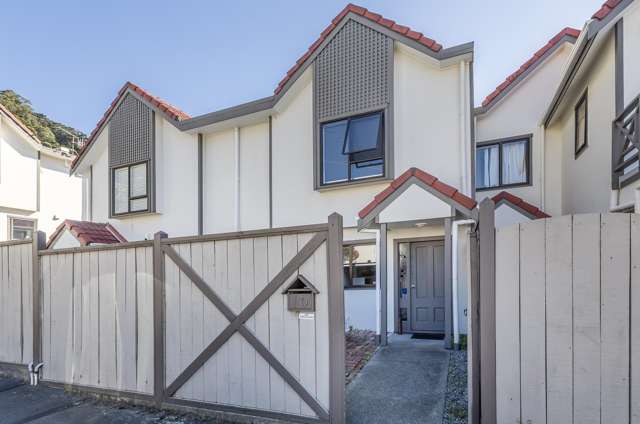 Gorgeous George Street with Garage