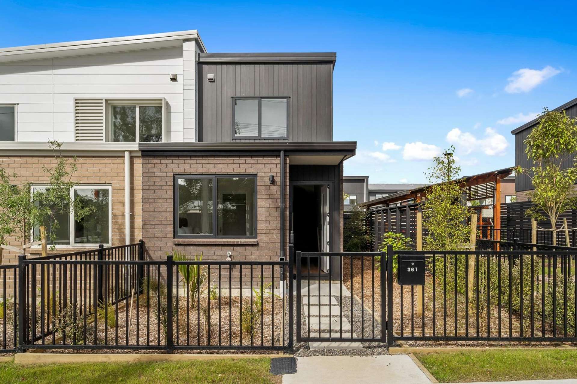 357 Glengarry Road Glen Eden_0