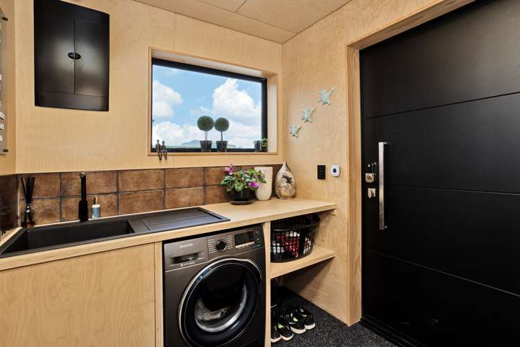 68 Sunrise Drive Seaward Bush_27