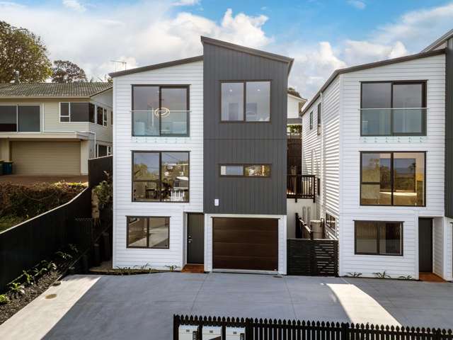 Luxury Living with Stunning Sea Views!