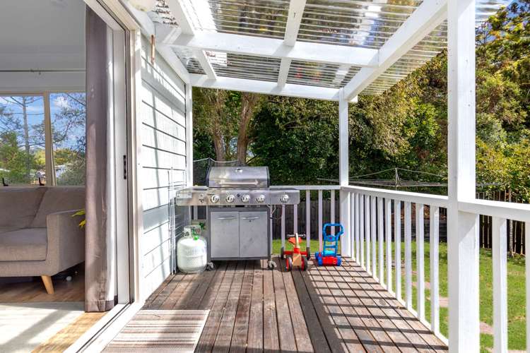 2/137 Awaroa Road Helensville_15