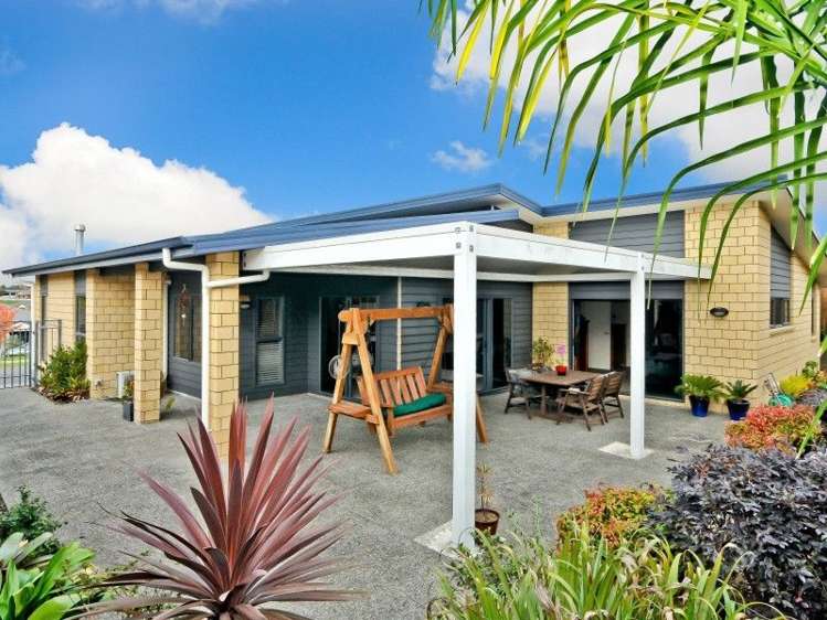 92 Farnborough Drive Grandview Heights_2