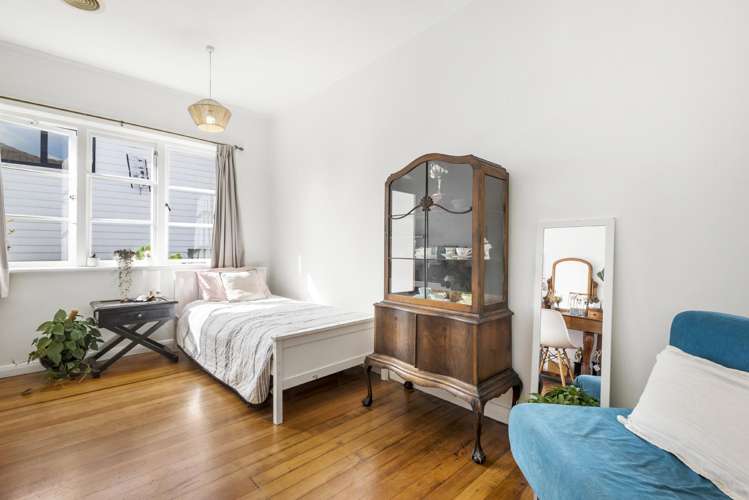 16 Achilles Crescent Narrow Neck_14