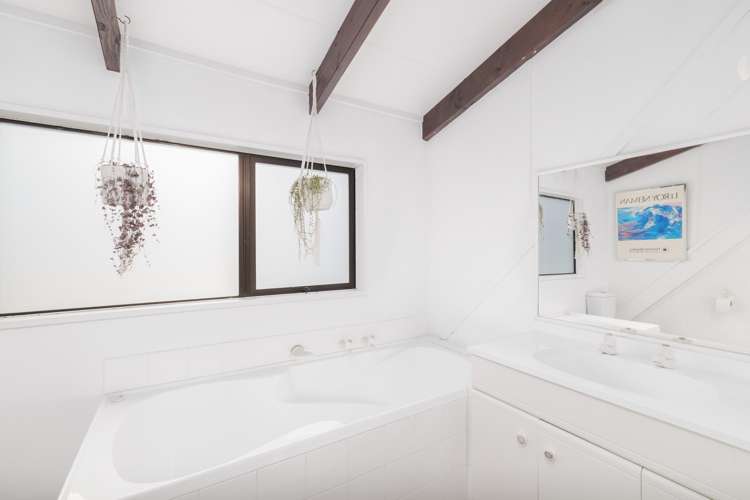 113 Rocking Horse Road Southshore_11