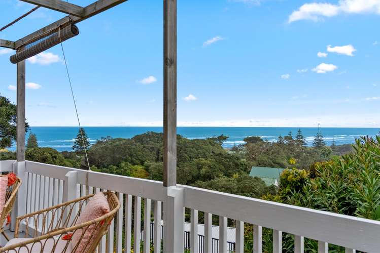 27 Domain Crescent Muriwai Beach_23