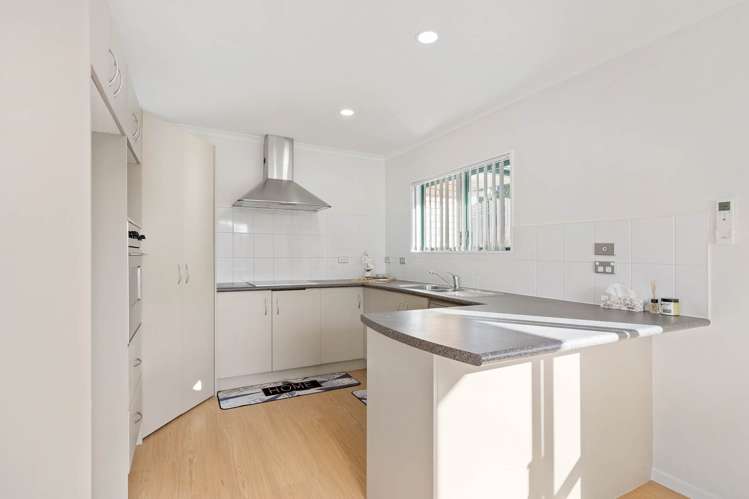 8 Carn Place Manurewa_21