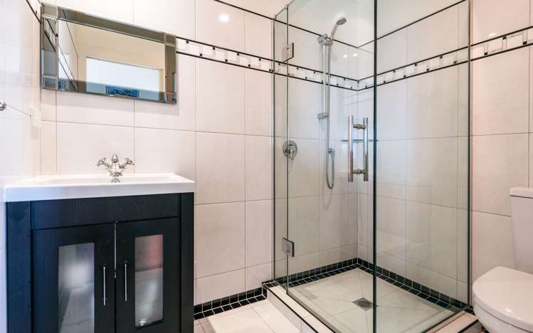 1/304b Sea View Road Ostend_22